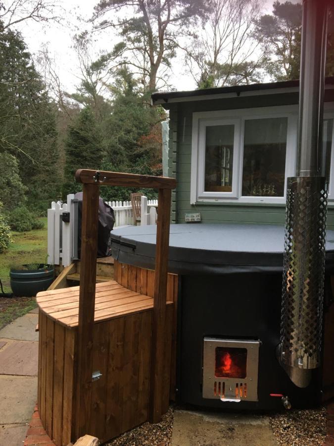 הוילה פרנהאם Woodland Cabin With Private Wood-Fired Hot-Tub מראה חיצוני תמונה